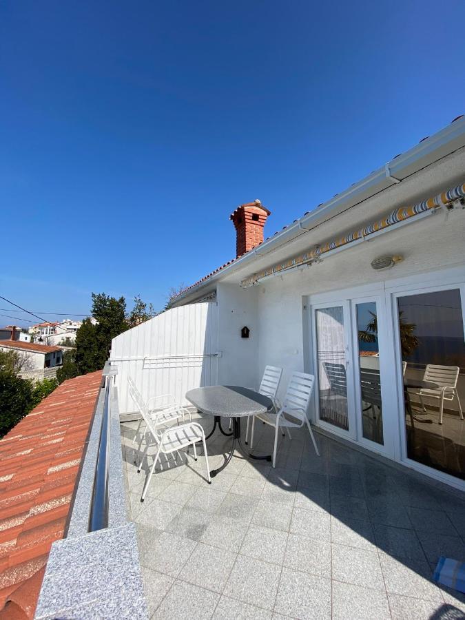 Apartmani Sara Omišalj Exterior foto