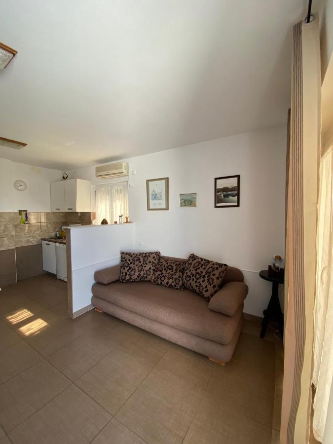Apartmani Sara Omišalj Exterior foto